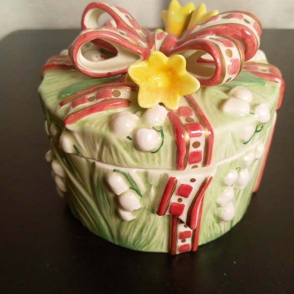 Fitz & Floyd Covered Trinket Bowl Dish Flowers Lilies Ribbon - Picture 2 of 6